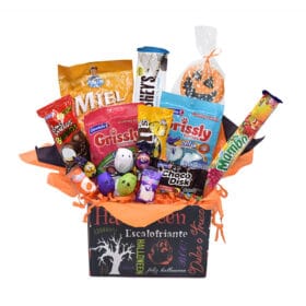 ancheta de halloween con muchos dulces empalados