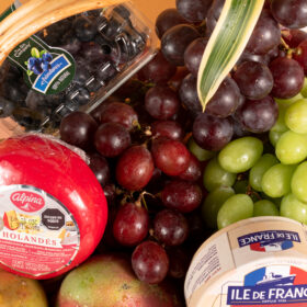 Canasta Frutal en mimbre para regalar, canasta de frutas, frutas con quesos, quesos con frutas gourmet, arreglo frutal, regalo saludable, canasta frutal, arreglos frutales, detalles con frutas, dilo con frutas, detalles de recuperación, bogotá, regalos en bogotá, frutas en bogota, arreglos frutales en bogota, regalos a domicilio en bogota,