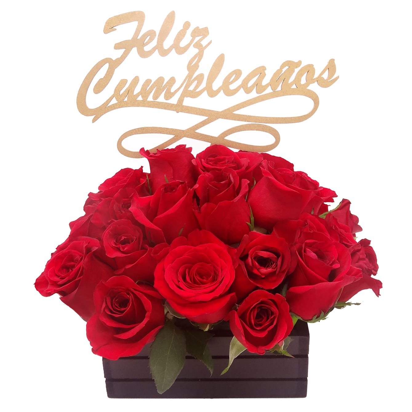 Hermoso arreglo de rosas con letrero de feliz cumpleaños