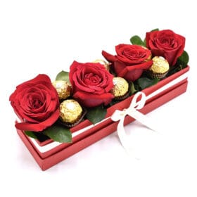Regalo con 4 rosas rojas y 6 chocolates ferrero rocher