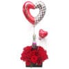 Arreglo de muchas rosas rojas y con vino y copas