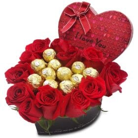 caja de coracon con rosas rojas y ferrero rocher