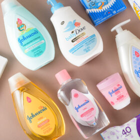 Caja bebe Johnson's baby, productos johnsons para bebé, regalo para bebé con cremitas y jabones, caja para bebé con productos de aseo, regalo para bebé con pañales, baby shower, regalo de nacimiento