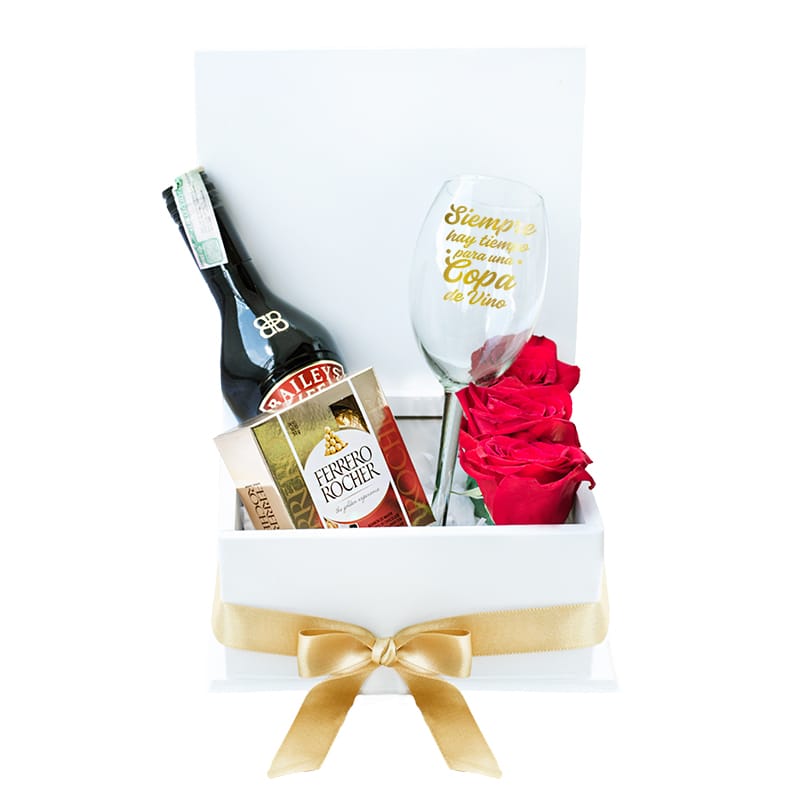 Caja con Beileys de media copa personalizada y 3 rosas