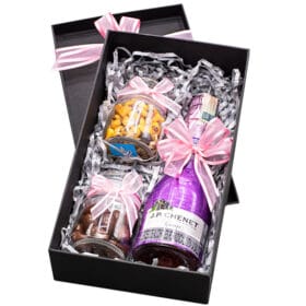 caja de regalo con champaña frutos secos y chocolates