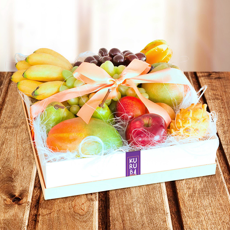 Caja decorativa con arreglo frutal para regalar