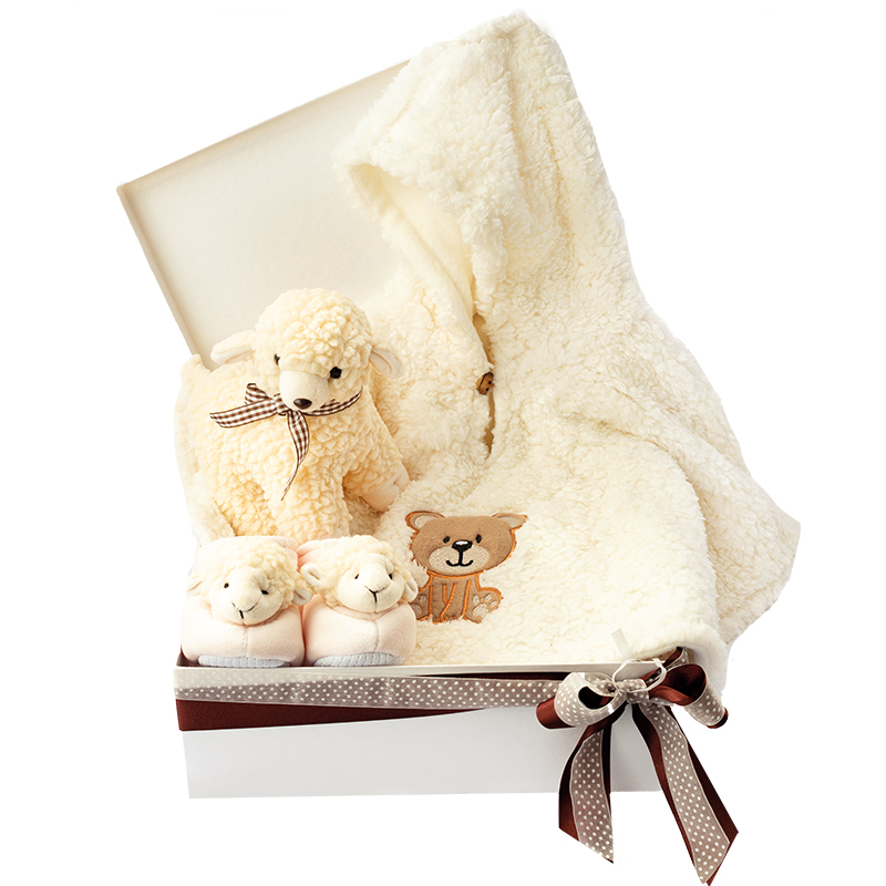 caja de regalo para bebe con ruana de lana peluche y babuchas de ovejita