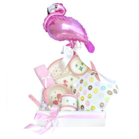 caja de regalo para bebé con vajilla especial ecologica babero y globo metalizado