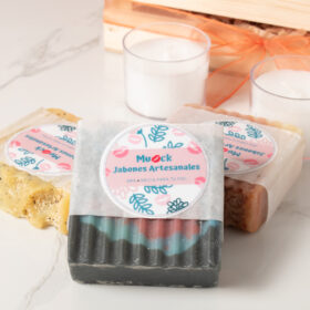 Kit de relajación para mujer con jabones artesanales y velas aromáticas