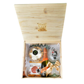 desayuno deluxe con pie de limon, galletas y vino espumoso para celebrar