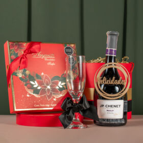 Regalo especial, detalle gourmet, detalle con vino espumoso y chocolates, vino JP chenet con chocolates, trufas gourmet nayarith acompañado por copa de vidrio, brindis regalo a domicilio en bogotá