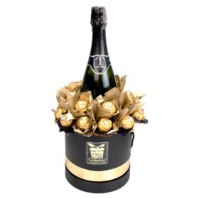 Regalo unisex con chocolates y licor en caja negra decorada