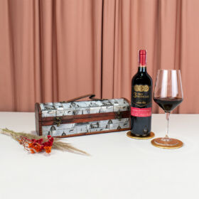 vino tres medallas para regalar con vinera vintage, vino tinto de regalo en navidad, regalo elegante de vino con vinera, set de vinera tipo cofre con vino