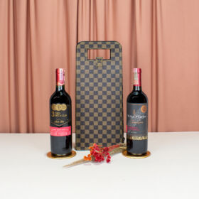 set de vinos con vienera de cuero, set de 2 botellas de vino tinto, vino para regalar, set de vinos de regalo en navidad