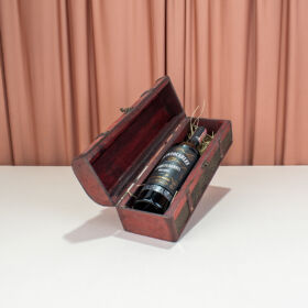 vino los intocables en vinera de madera para regalo, vinera de madera de regalo en navidad con vino tinto, botella de vino con vinera vintage para regalar