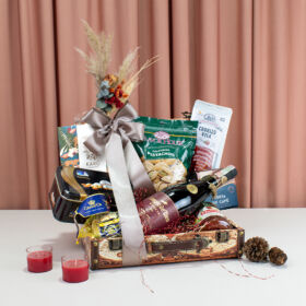 Ancheta premium con vino tinto sangre de toro, pistachos flavor house, galletas griegas kurabie, torta personal y chorizo vela para regalar en navidad