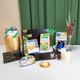 Ancheta navideña premium con botella de ron la hechicera, galletas de mantequilla, cábano, torta negra envinada, trufas gourmet nayarith, en caja en madera para botellas de vino