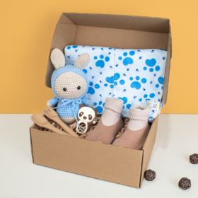 Regalo para bebé, detalle por nacimiento, cajita especial para bebé, detalle para bebé niño, regalo para recien nacido, mantica para bebé con muñeco tejido en crochet, conejito tejido, amigurumi para bebé, cubiertos y zapaticos