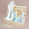 Regalo por nacimiento, detalle para bebé en cajita de madera con osito tejido en crochet, toallitas babitas, mediecitas y chupo, regalo para baby shower, regalo unisex para bebe, regalo sin genero para bebe, detalle para recien nacido