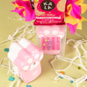 Caja de regalo para niños, tajalápiz de huellita, detalle para el día del niño, regalos para el día del niño, dia del niño, muchos dulces para regalar, regalo lleno de dulces. cajita con dulces para niños