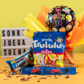 Caja de regalo para niños, detalle para el día del niño, regalos para el día del niño, dia del niño, muchos dulces para regalar, regalo lleno de dulces. cajita con dulces para niños