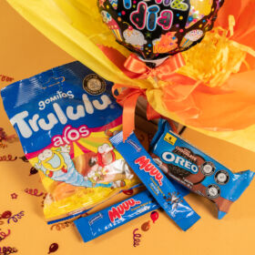 Caja de regalo para niños, detalle para el día del niño, regalos para el día del niño, dia del niño, muchos dulces para regalar, regalo lleno de dulces. cajita con dulces para niños