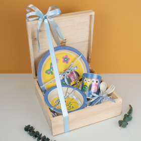 Detalle para bebé, motivo de buhos, regalo por nacimiento con vajilla plastica, vajilla ecologica para bebé, platico y cubiertos para bebé, regalo para recién nacido, detalle especial para recién nacido, regalos para Babyshower