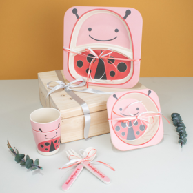 Detalle para bebé, motivo de mariquita, regalo por nacimiento con vajilla plastica, vajilla ecologica para bebé, platico y cubiertos para bebé, regalo para recién nacido, detalle especial para recién nacido, regalos para Babyshower