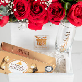 Arreglo de rosas rosas, Rosas y Vino tinto para celebrar, regalo por celebración, chocolates ferrero rocher, copa personalizada, regalos personalizados para mamá, chocolates y rosas para mamá rosas para mamá, rosas para dama, rosas para mujer, regalo de rosas rosadas, regalo de aniversario, rosas de aniversario, regalo con amor de rosas para mujer, día de la madre 2024, rosas para mamá, rosas día de la madre.