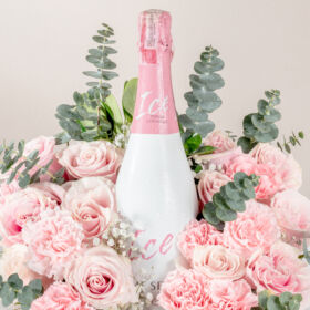 Arreglo de rosas rosas, Vino espumoso para celebrar, regalo por celebración, truffas gourmet Nayarith, chocolates y rosas para mamá rosas para mamá, rosas para dama, rosas para mujer, regalo de rosas rosadas, regalo de aniversario, rosas de aniversario, regalo con amor de rosas para mujer, día de la madre 2024, rosas para mamá, rosas día de la madre.