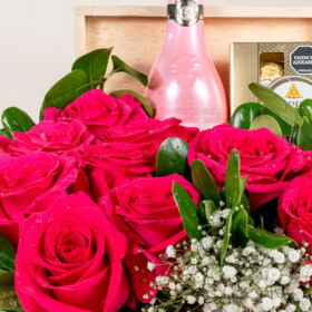 Arreglo de rosas rojas, Vino espumoso para celebrar, regalo por celebración, truffas gourmet Nayarith, chocolates y rosas para mamá rosas para mamá, rosas para dama, rosas para mujer, regalo de rosas rosadas, regalo de aniversario, rosas de aniversario, regalo con amor de rosas para mujer, día de la madre 2024, rosas para mamá, rosas día de la madre.