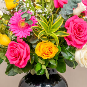 Arreglo de rosas, Rosas de colores, arreglo de flores coloridas, rosas para mamá, rosas para dama, rosas para mujer, regalo de rosas rosadas, regalo de aniversario, rosas de aniversario, regalo con amor de rosas para mujer, día de la madre 2024, rosas para mamá, rosas día de la madre.