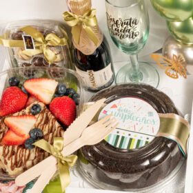 Desayunos sorpresas, desayunos sorpresa en bogota, desayunos para regalar, desayunos en la cama, desayuno de regalo, desayunos en bandeja, bandeja para desayunos, desayuno gourmet, desayunos a domicilio, desayuno sorpresa en bogotá. Desayuno de cumpleaños, desayuno especial, desayuno para celebrar, desayuno de celebración, desayuno