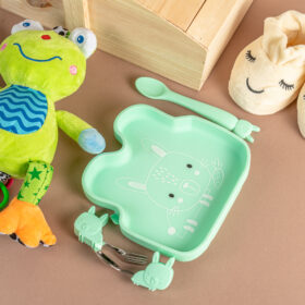 Cesta especial para bebé con sonajero, babuchas para bebé, vajilla para bebé, toalla con capota, regalo unisex, detalle unisex para bebé, regalo sin genero, Regalo para bebé, detalle para recién nacido, regalos para bebé en Bogotá, regalos personalizados para bebé, baby shower, regalos de babyshower, detalle por nacimiento, regalo por nacimiento.