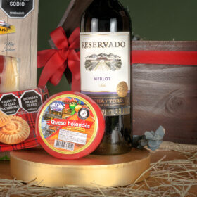 Nueva Ancheta premium con productos gourmet, ancheta navideña para regalar, ancheta con torta envinada, vino tinto, queso holandés alpina, jamón serrano y galletas navideñas importadas, ancheta encesta de madera, regalos gourmet para navidad, regalos con buen gusto, ancheta especial para navidad, anchetas gourmet, anchetas a domicilio, anchetas en colombia, anchetas en bogotá