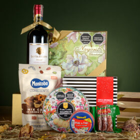 Ancheta premium con productos gourmet, ancheta navideña para regalar, ancheta con torta envinada, vino tinto santa helena, maní manitoba, cábano, quesos finos y paté, ancheta en huacal premium, regalos gourmet para navidad, regalos con buen gusto, ancheta especial para navidad, anchetas gourmet, anchetas a domicilio, anchetas en colombia, anchetas en bogotá