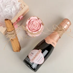 regalo para el día de la madre, regalo para mamá en su día, día de la madre 2025, regalos para madre en bogotá, regalos para mami, regalos para el día de la madre, regalo delicado para mamá, regalos vintage para madre, regalos de la madre a domicilio en bogotá, vino chandon y vela aromática, canela