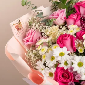 flores rosadas y blancas para mamá, arreglo de flores rosas, arreglo de flores para mamá, bouquet de flores para mamá, flores para mamá, flores para el día de la madre, flores con eucalipto, regalar flores, flores a domicilio en bogotá, arreglos florales en bogotá, regala flores a mamá en bogotá, flores en bogotá,