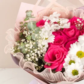 flores rosadas y blancas para mamá, arreglo de flores rosas, arreglo de flores para mamá, bouquet de flores para mamá, flores para mamá, flores para el día de la madre, flores con eucalipto, regalar flores, flores a domicilio en bogotá, arreglos florales en bogotá, regala flores a mamá en bogotá, flores en bogotá,