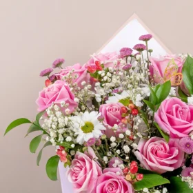 reglo de rosas con oso de peluche, rosas rosas y margaritas para mamá, regalo de rosas rosas y margaritas para mamá, arreglo de rosas rosas y margaritas, regalo sobrio de rosas para mujer, rosas en bogotá, rosas blancas, arreglo de rosas para mamá, rosas para el día de la madre, rosas para mujer, arreglo de rosas para regalar, rosas a domicilio en bogotá, oso de peluche, flores y peluche