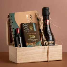 caja-en-madera-con-libreta-licor-y-chocolate-para-hombre-y-papa-hombre-magnifico-1-MIDA