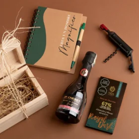 caja-en-madera-con-libreta-licor-y-chocolate-para-hombre-y-papa-hombre-magnifico-2-MIDA