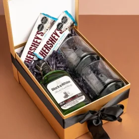 regalo con whiskey para caballero, whiskey para papá en su día, regalo con whiskey para papá, chocolates importados hersheys de regalo, vasos whiskeros para regalar, set de whiskey con vasos, regalos día del padre, regalos para hombre, regalos para caballero, regalos únicos para hombre, detalles personalizados, celebra el día del padre, regalos a domicilio en bogotá, regalos personalizados para papá, día del padre