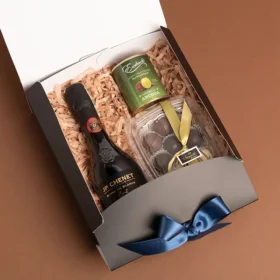 caja de regalo masculino con vino espumoso JP chenet acompañado de aceitunas y trufas de chocolate, vino espumoso con aceitunas y chocolates, papá moderno, vino espumoso para regalar, vino y chocolates, caja vintage de regalo, regalos día del padre, regalos para hombre, regalos para caballero, regalos únicos para hombre, detalles personalizados, celebra el día del padre, regalos a domicilio en bogotá