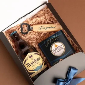 cerveza importada duvel con chocolates ferrero rocher y destapador de madera para el día del padre, regalos con cerveza, cerveza importada para regalar, cerveza para papá, cerveza y chocolates, destapador personalizado para el día del padre, día del padre 2025, regalos personalizados para papá, regalos día del padre, regalos para hombre, regalos para caballero, regalos únicos para hombre, detalles personalizados, celebra el día del padre, regalos a domicilio en bogotá