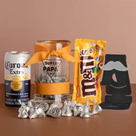 jarro cervecero de cristal para papá, jarro cervecero con cerveza corona y chocolates, holder para el celular de regalo, regalos útiles para papá, cerveza y chocolates, regalos día del padre, regalos para hombre, regalos para caballero, regalos únicos para hombre, detalles personalizados, celebra el día del padre, regalos a domicilio en bogotá, regalos personalizados para papá, día del padre 2025, papá moderno