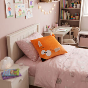 Alternative view of Pequeños Guardianes